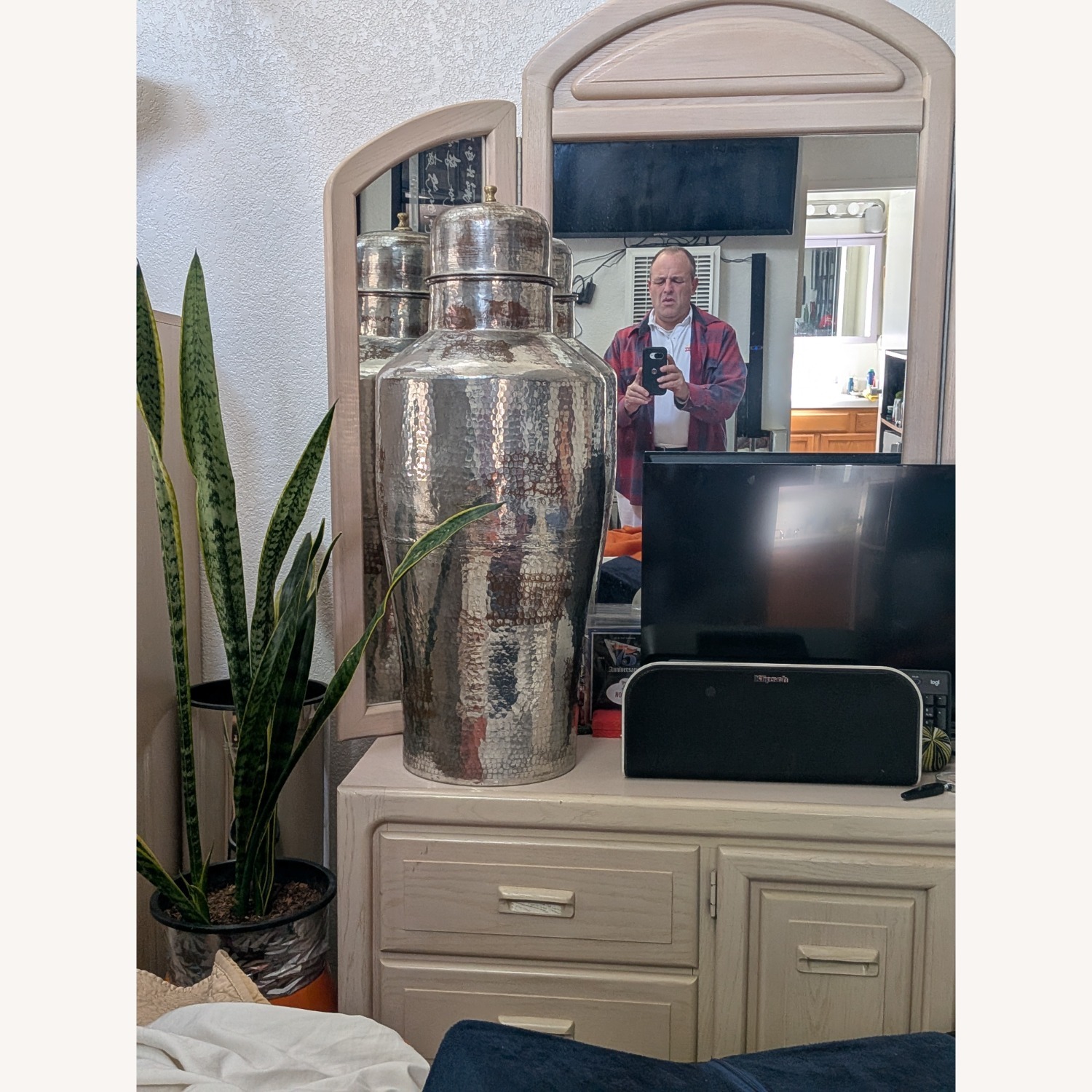 Hand Hammered Urn Deco - image-8