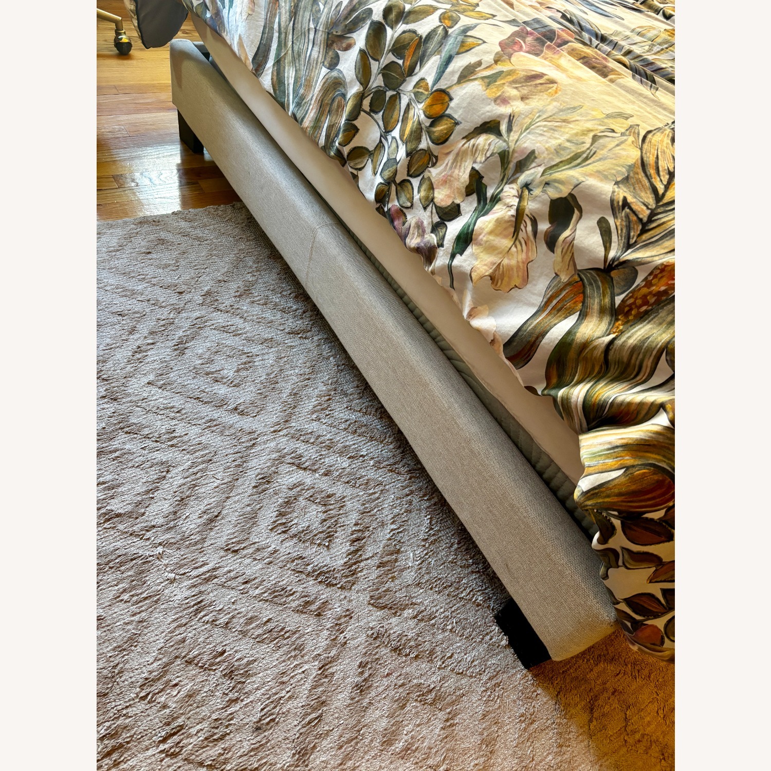 Contemporary Queen Bed - image-3