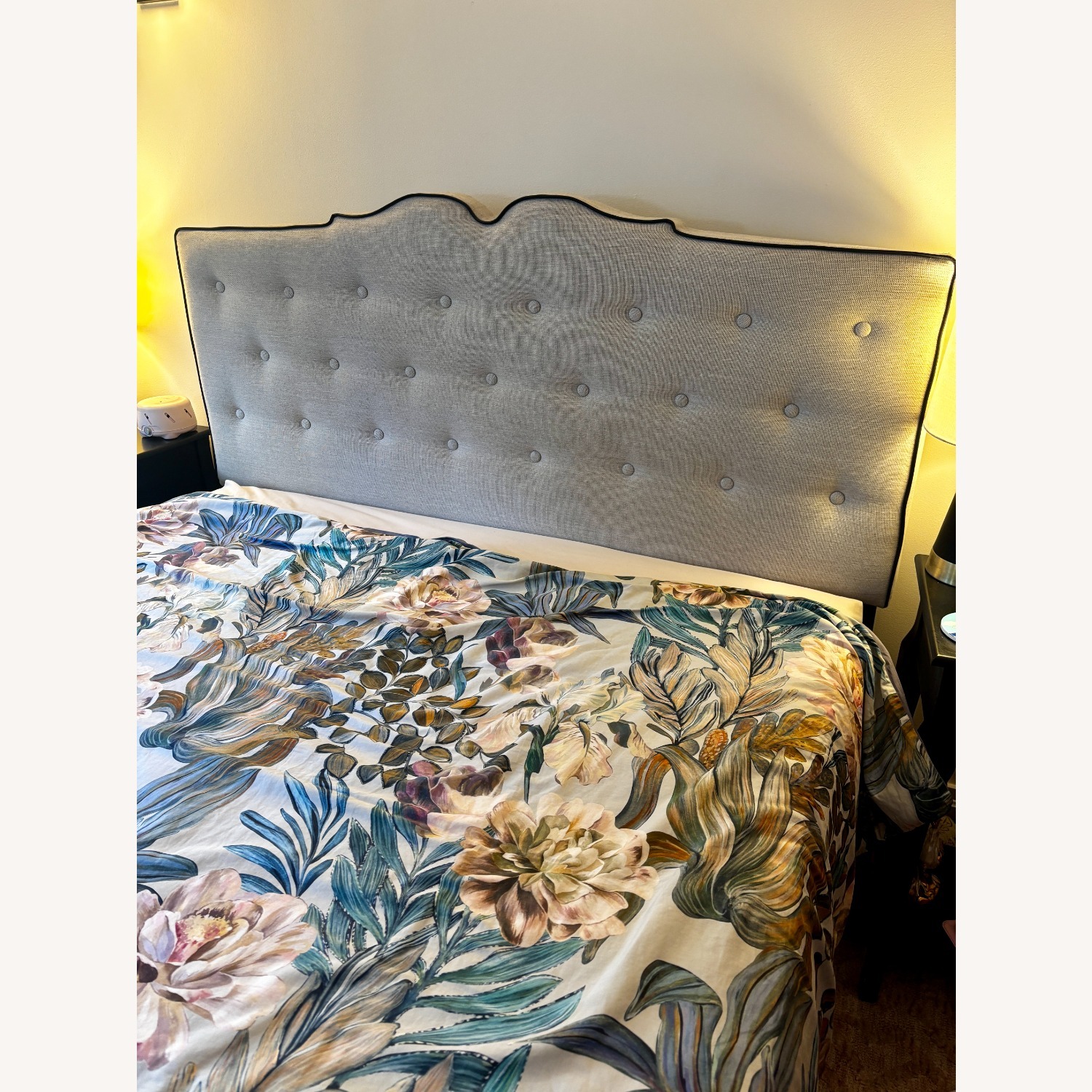 Contemporary Queen Bed - image-2