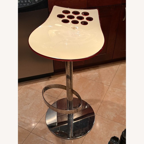 Used Calligaris Jam Hydraulic Stool for sale on AptDeco