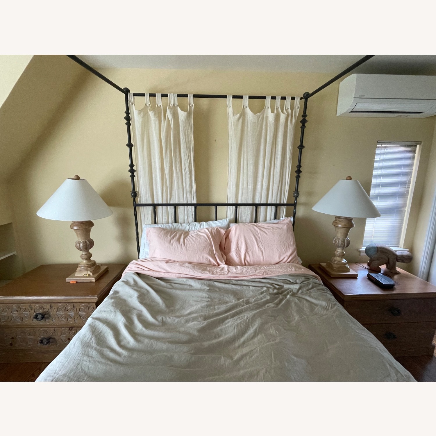 Kreiss Black Iron Queen Bed - image-2