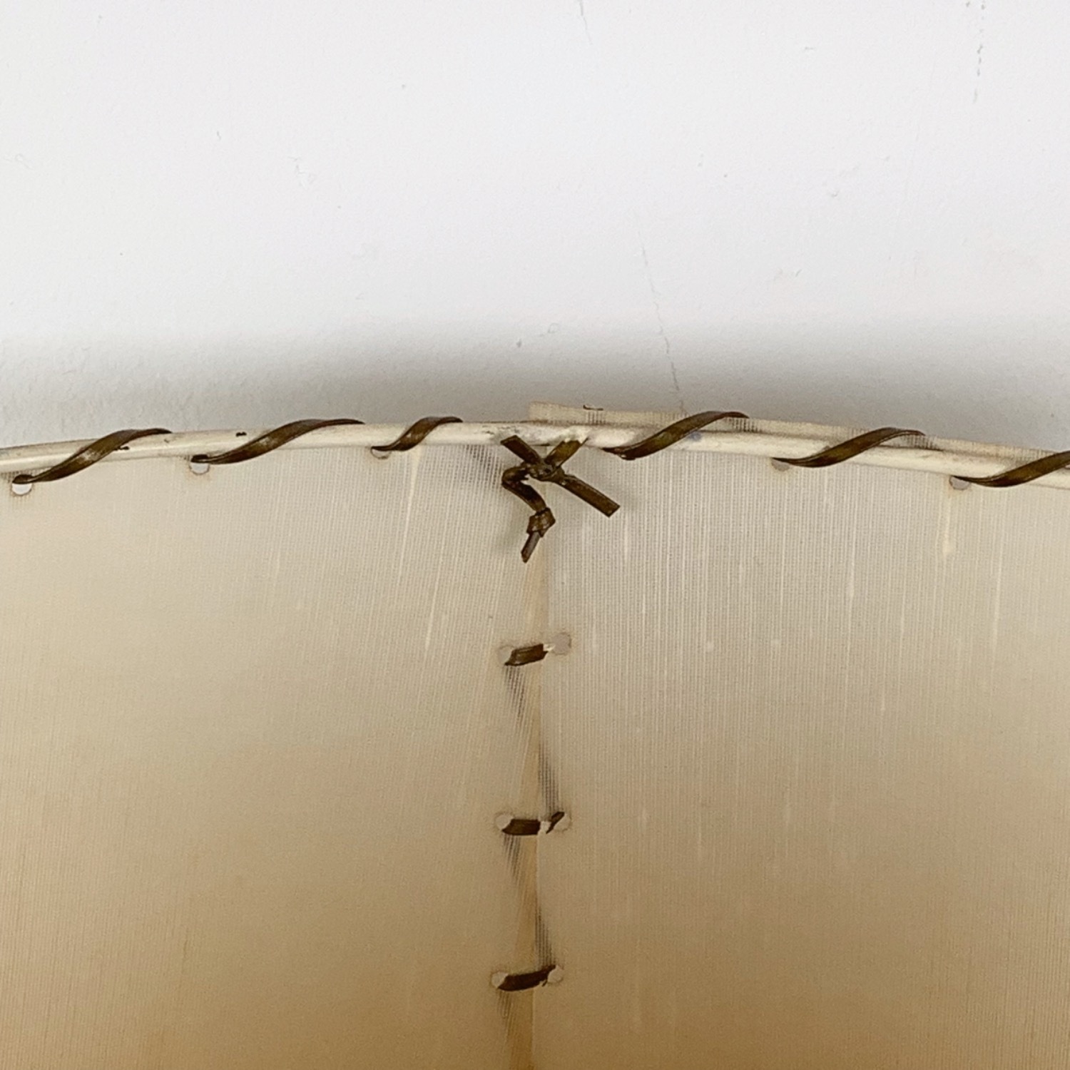 Modernist Vintage Table Lamp with Lucite Accents - image-10