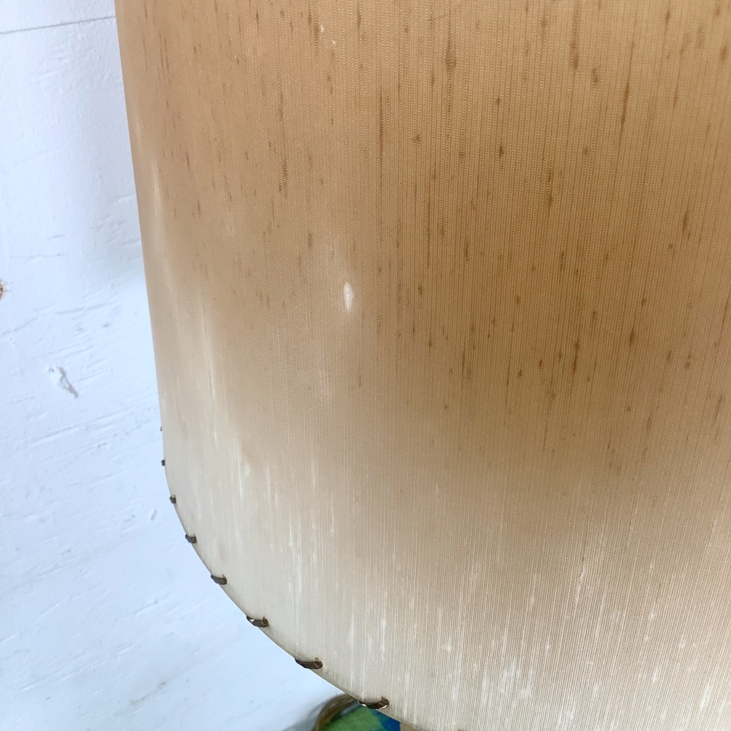 Modernist Vintage Table Lamp with Lucite Accents - image-9