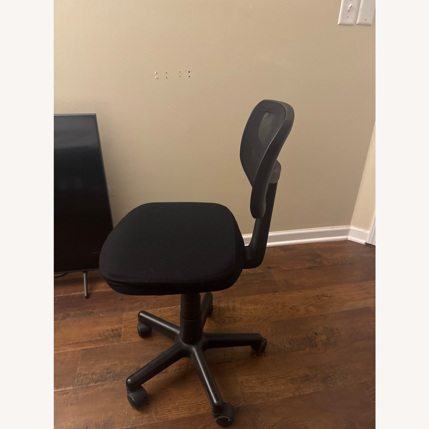 Black Office Chair - image-5