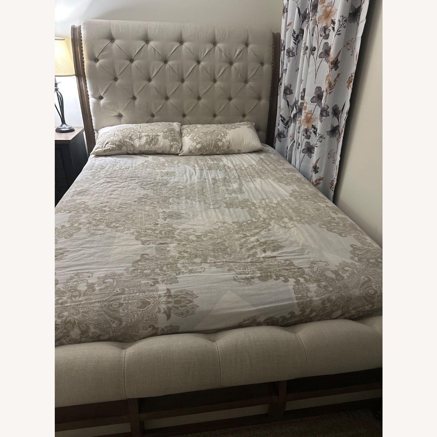 Liberty Furniture Queen Bed - image-0