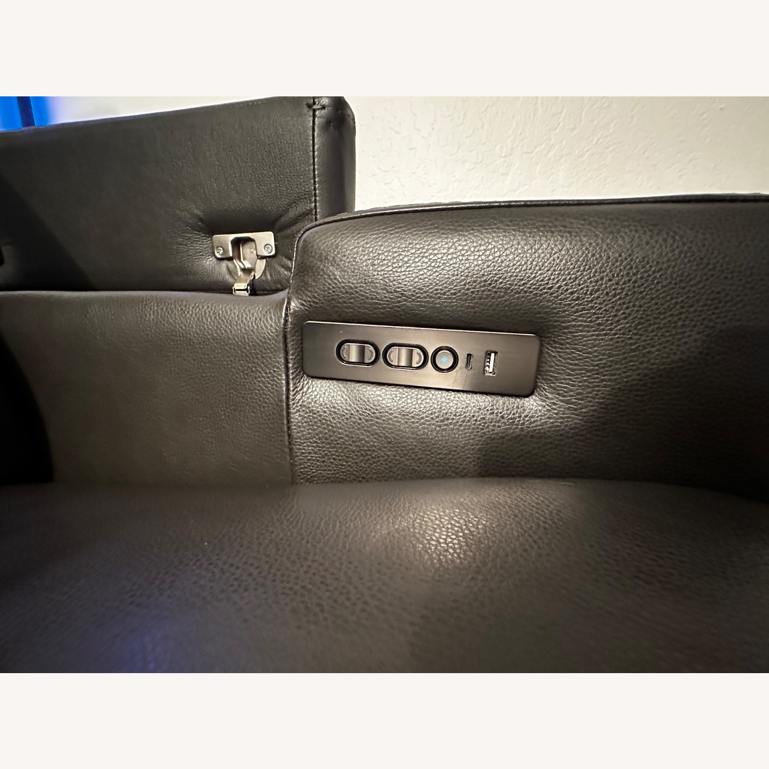 84" Zero Gravity Leather Sofa with Power Headrests - image-15