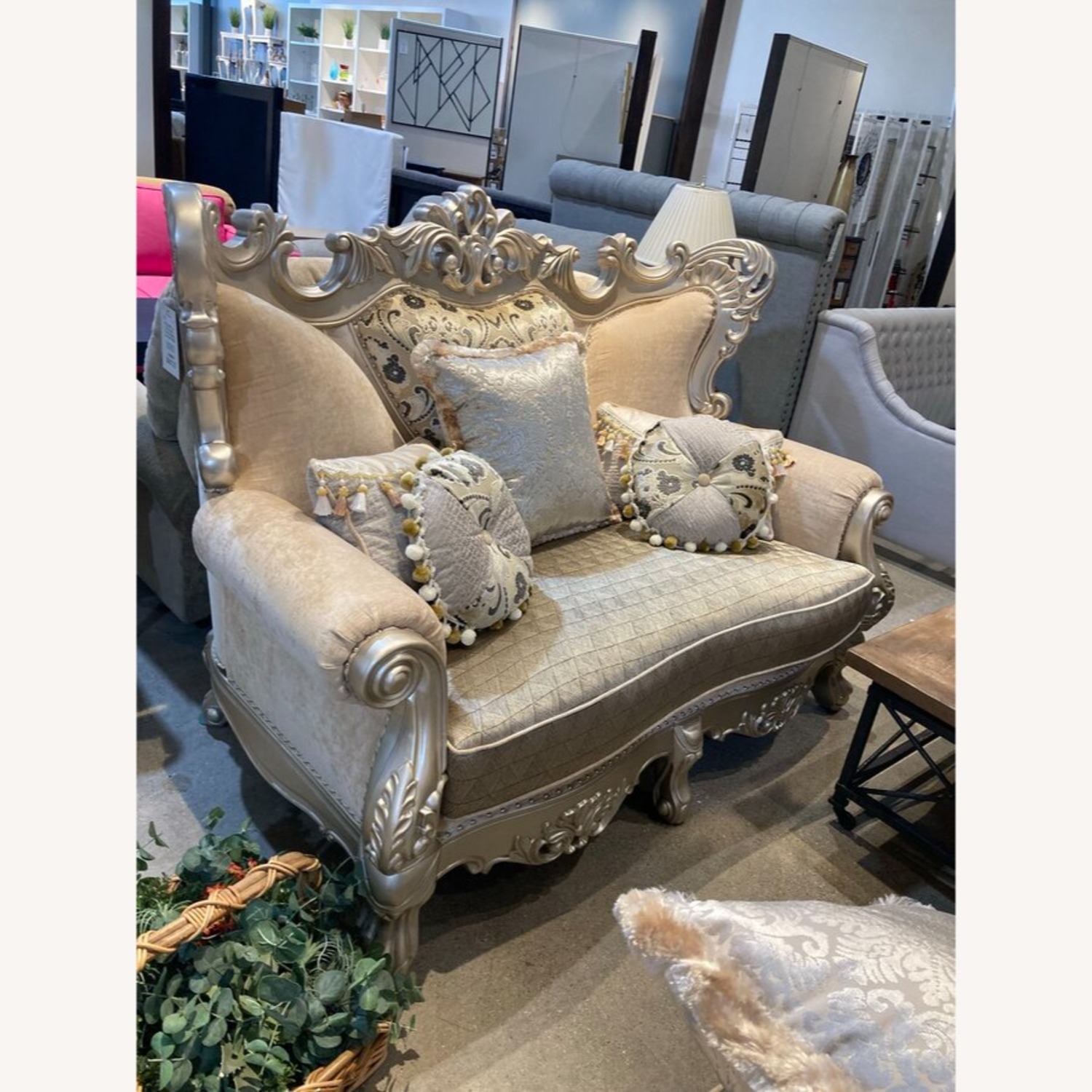 Acme Ranita Loveseat - image-1