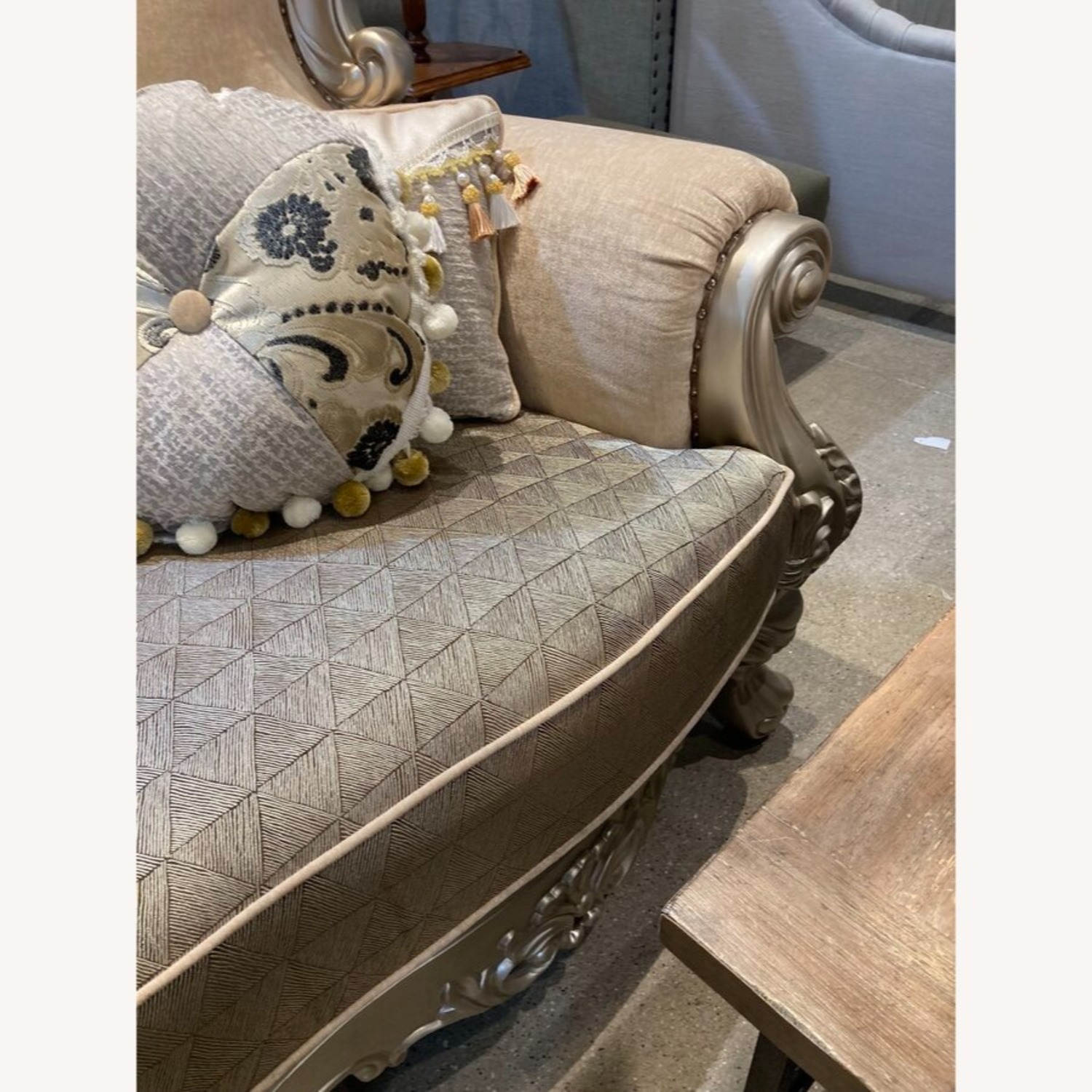 Acme Ranita Loveseat - image-10