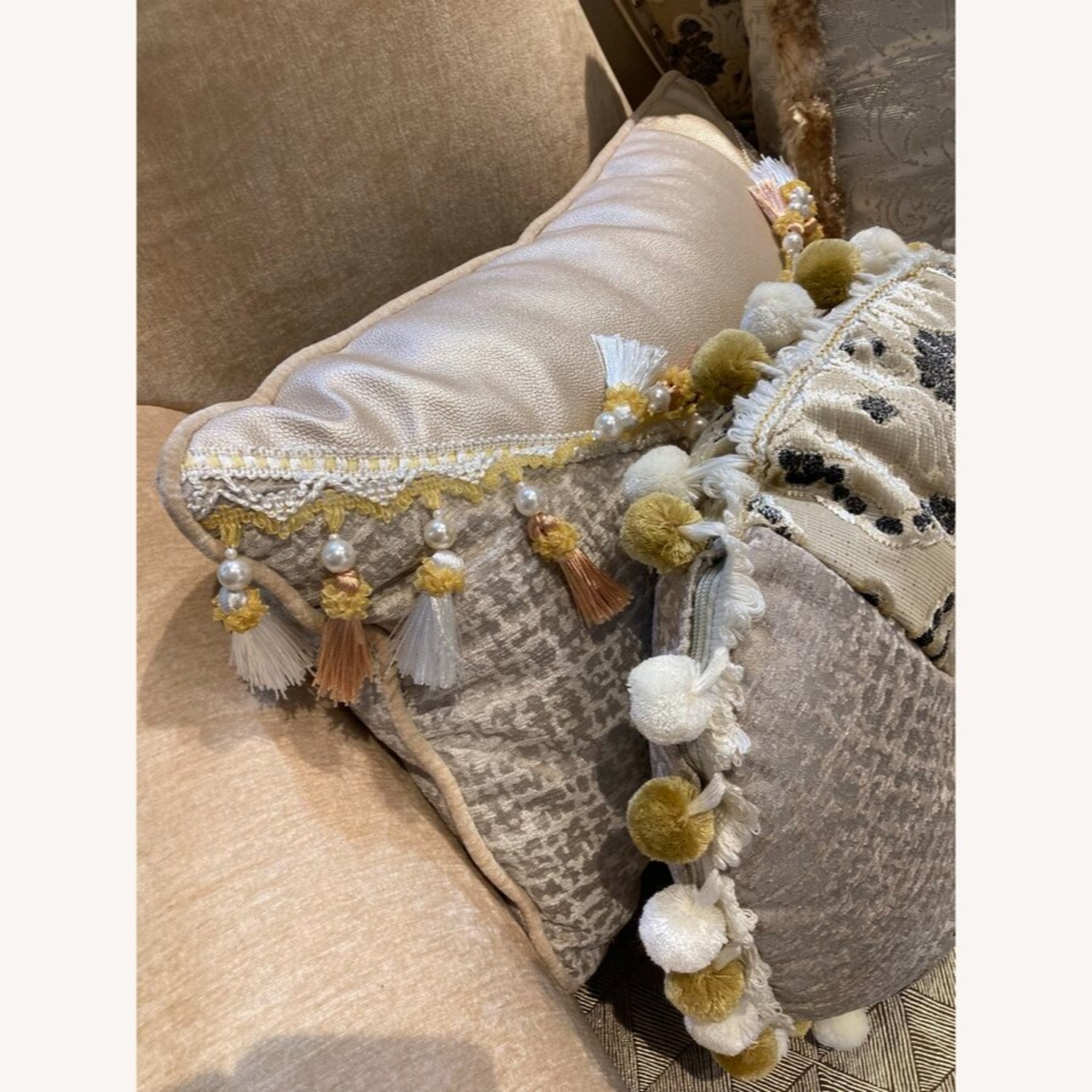 Acme Ranita Loveseat - image-7