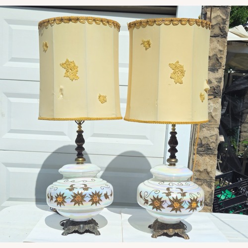 Used Vintage/Antique Finds Table Lamps for sale on AptDeco