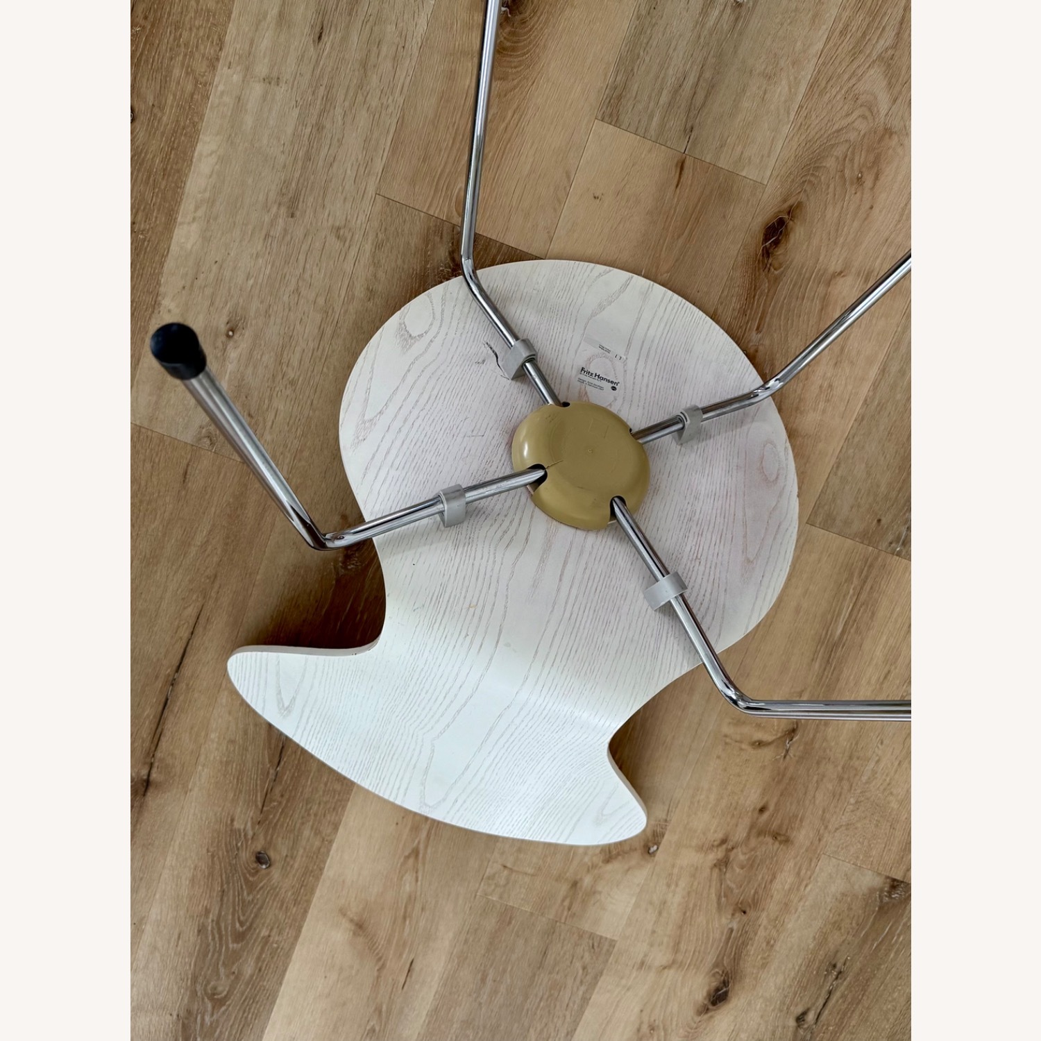 Fritz Hansen Series 7 Chairs in White (Set of 4) - image-7