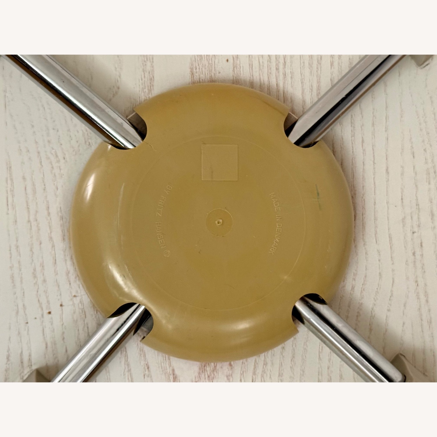 Fritz Hansen Series 7 Chairs in White (Set of 4) - image-12