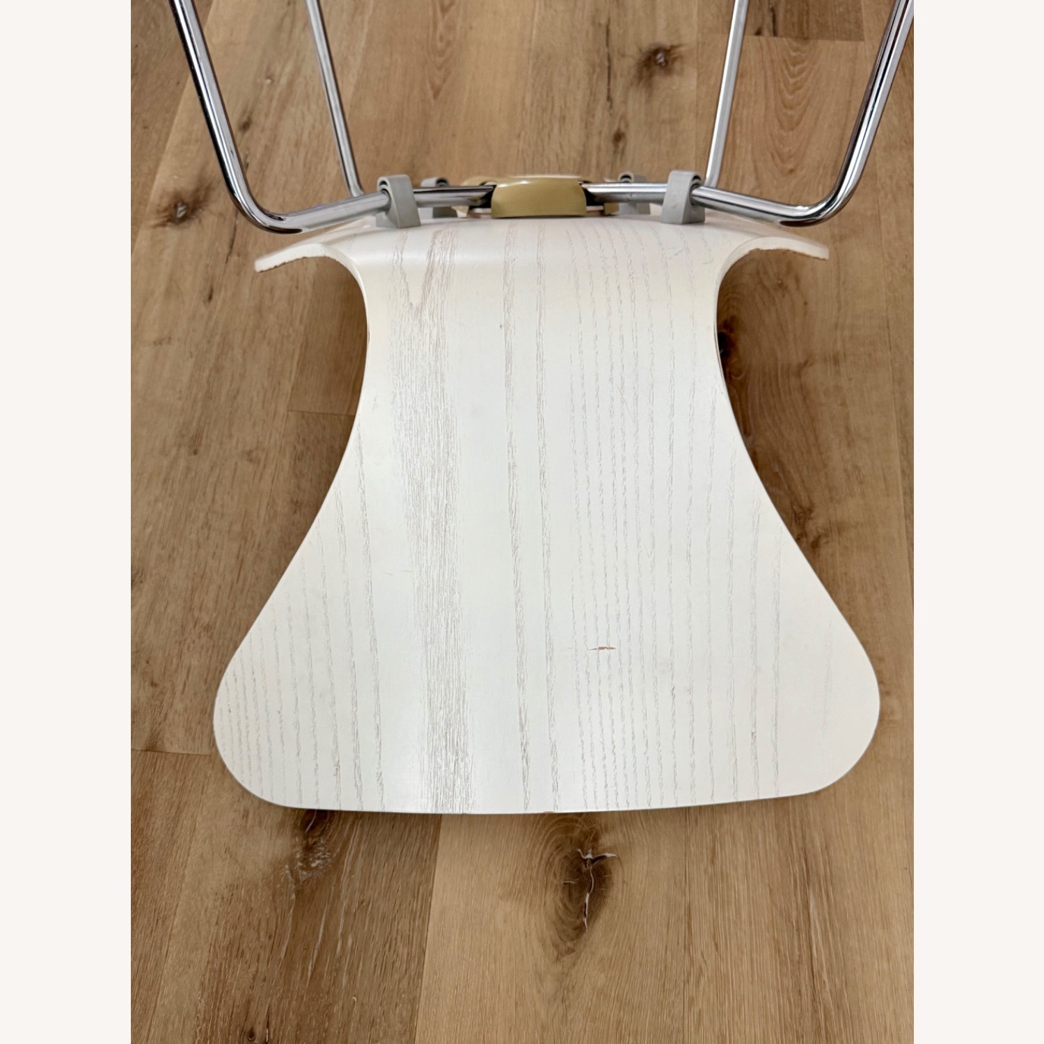 Fritz Hansen Series 7 Chairs in White (Set of 4) - image-4