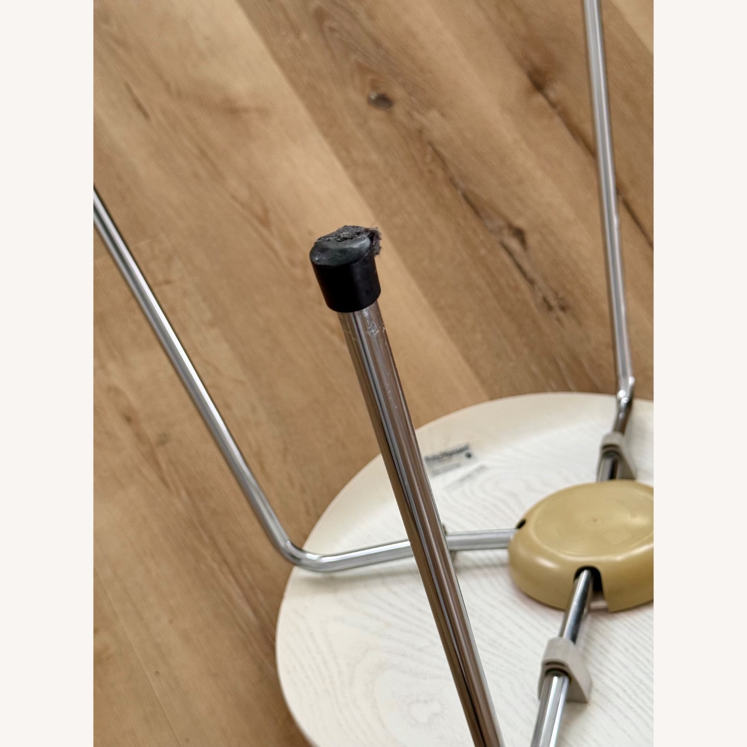 Fritz Hansen Series 7 Chairs in White (Set of 4) - image-11