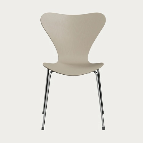 Used Fritz Hansen Series 7 Chairs in White (Set of 4) for sale on AptDeco
