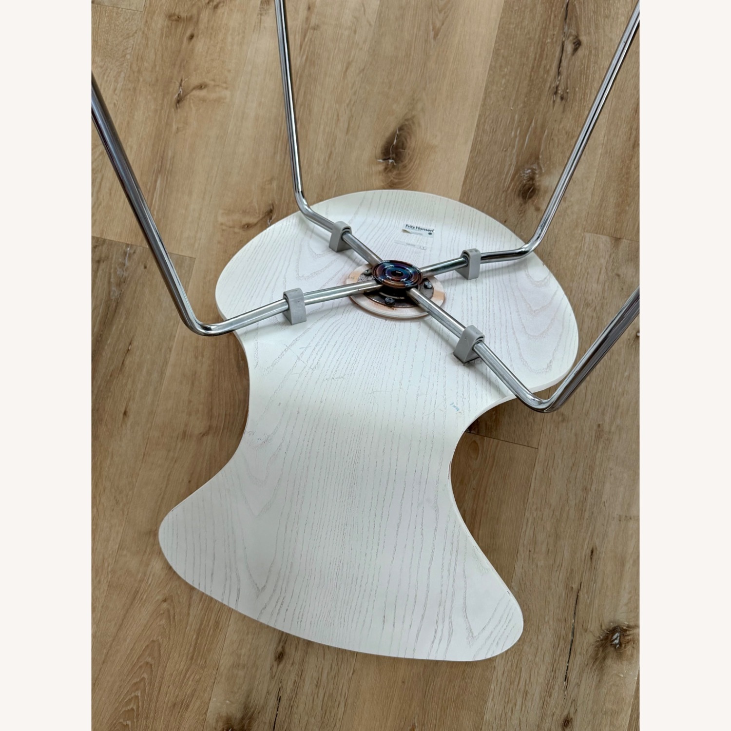 Fritz Hansen Series 7 Chairs in White (Set of 4) - image-5