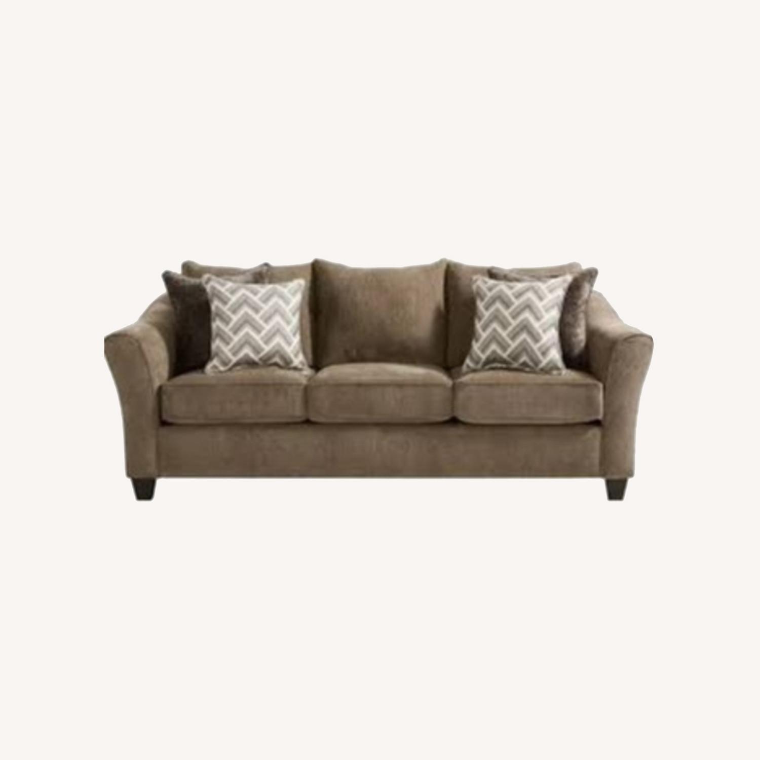 Rooms to Go Ellaworth Sofa - image-0