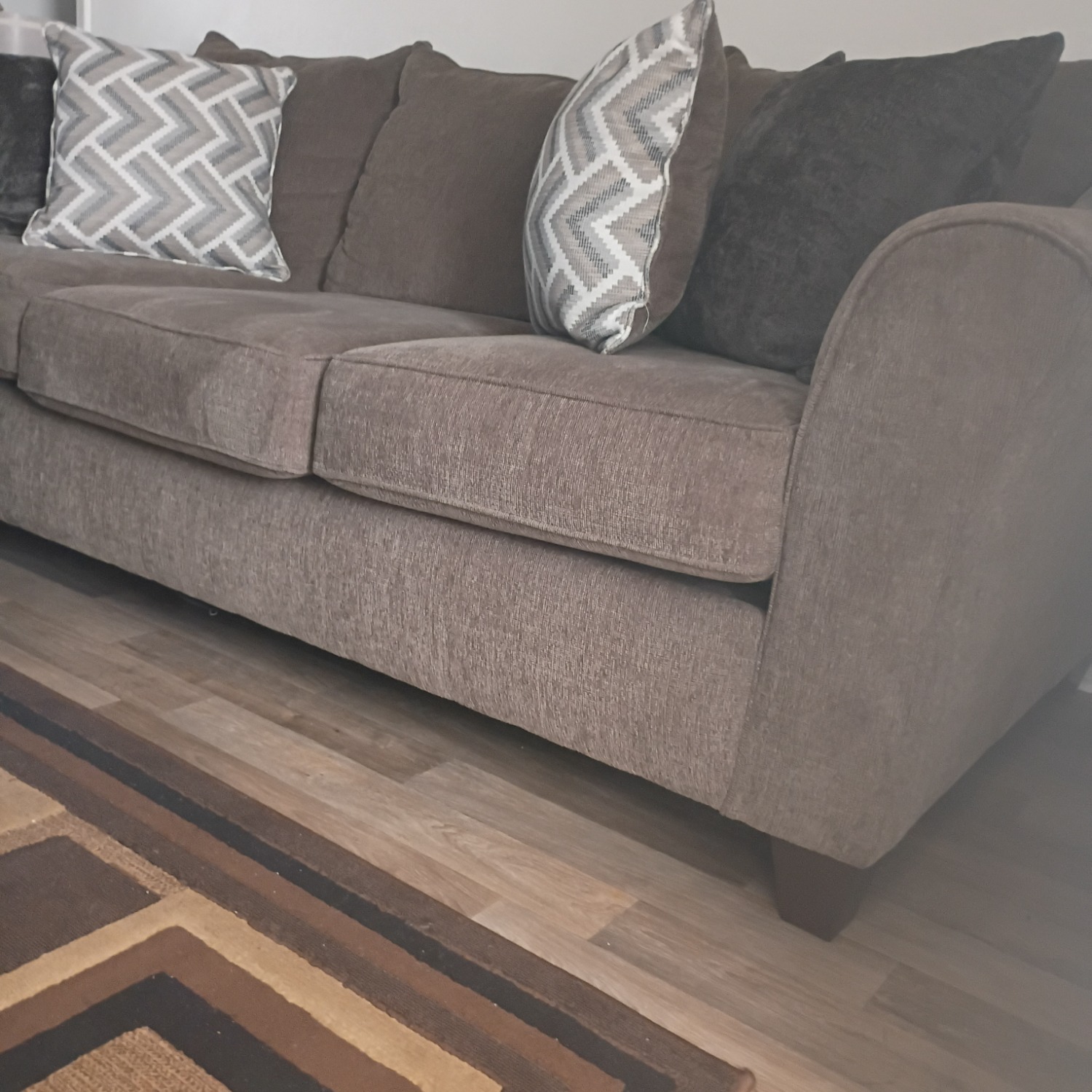 Rooms to Go Ellaworth Sofa - image-4