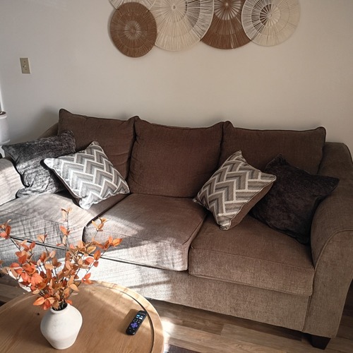 Used Rooms to Go Ellaworth Sofa for sale on AptDeco