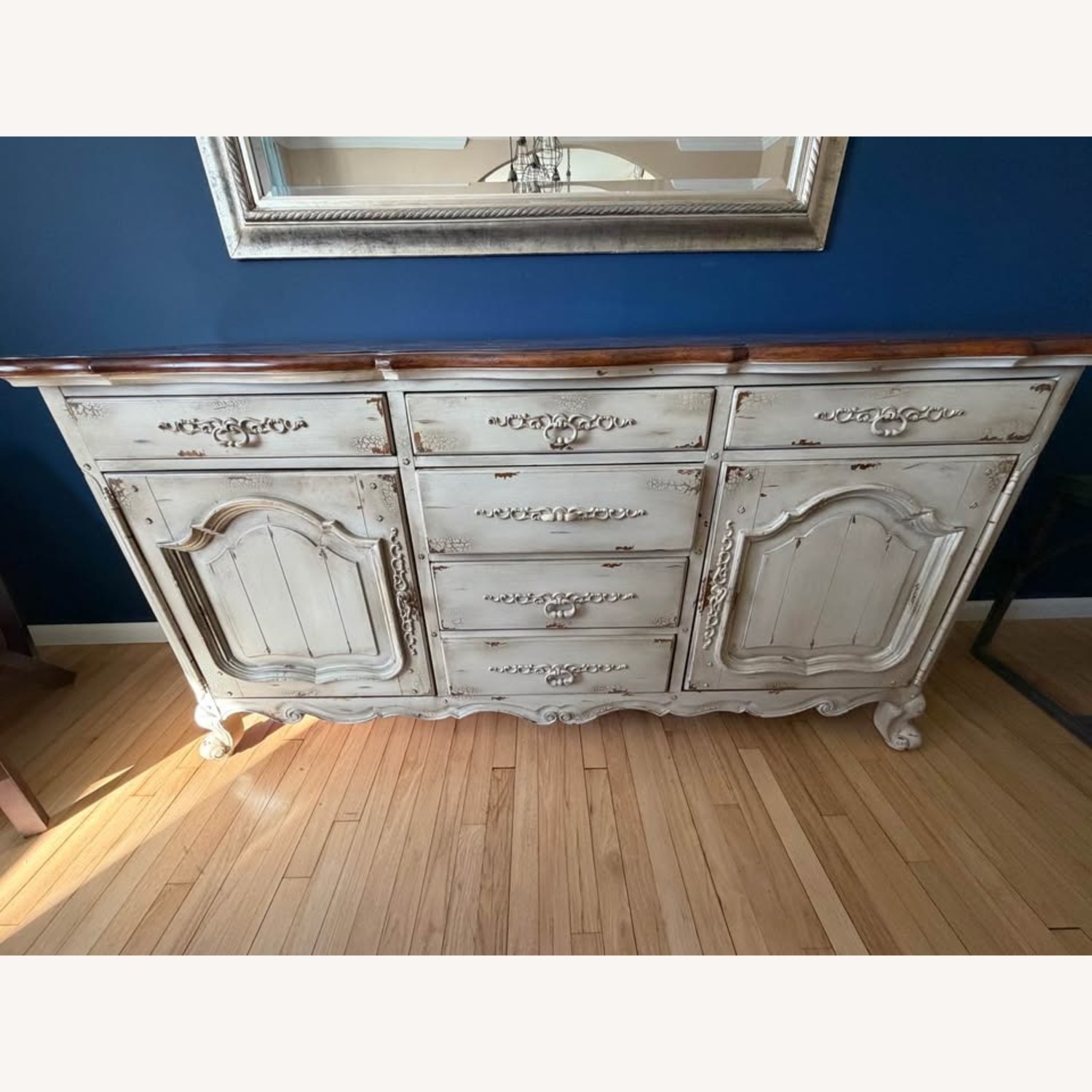 Hooker Furniture Corporation White Sideboard - image-0