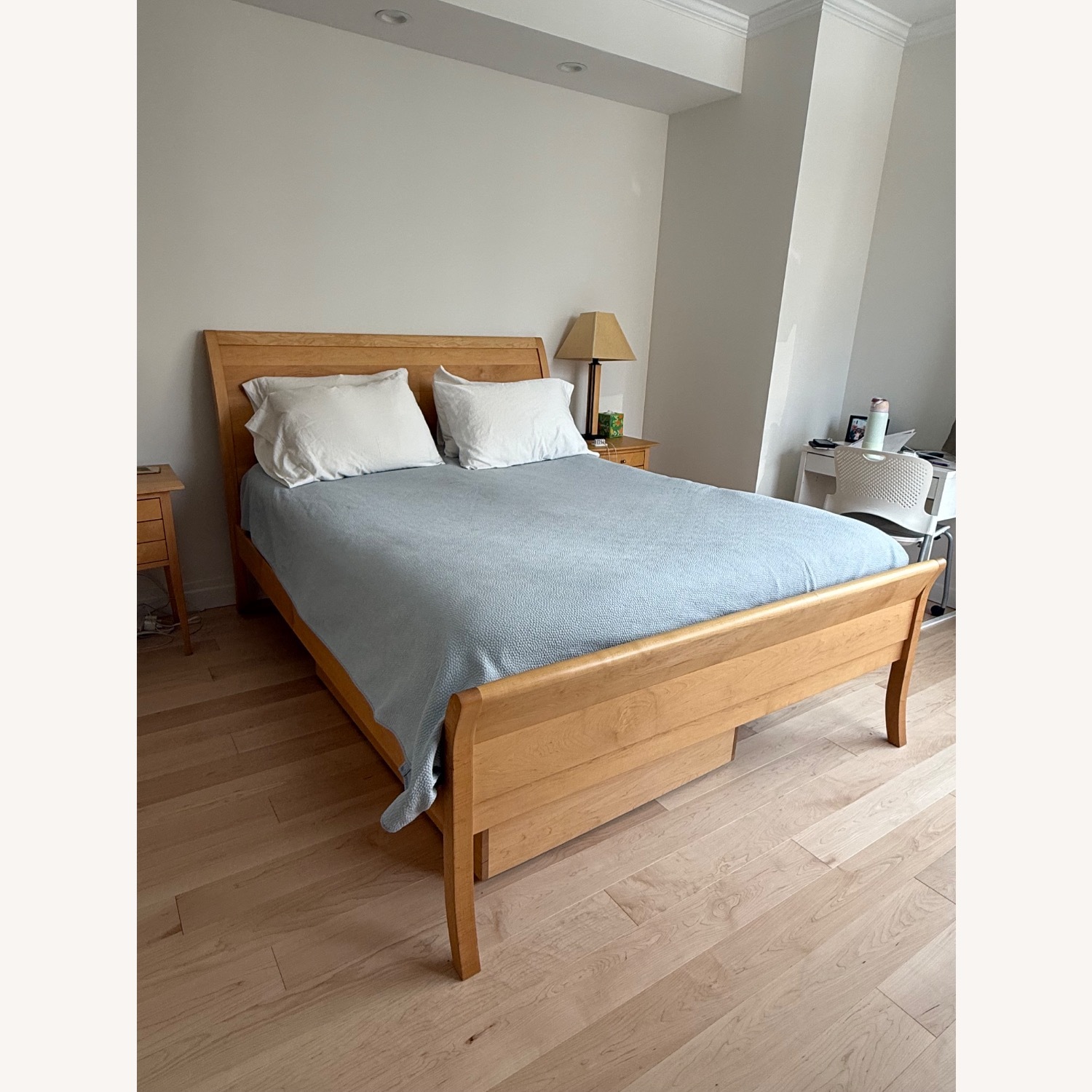 Pompanoosuc Mills Maple Wood Vernon Queen Bed - image-1