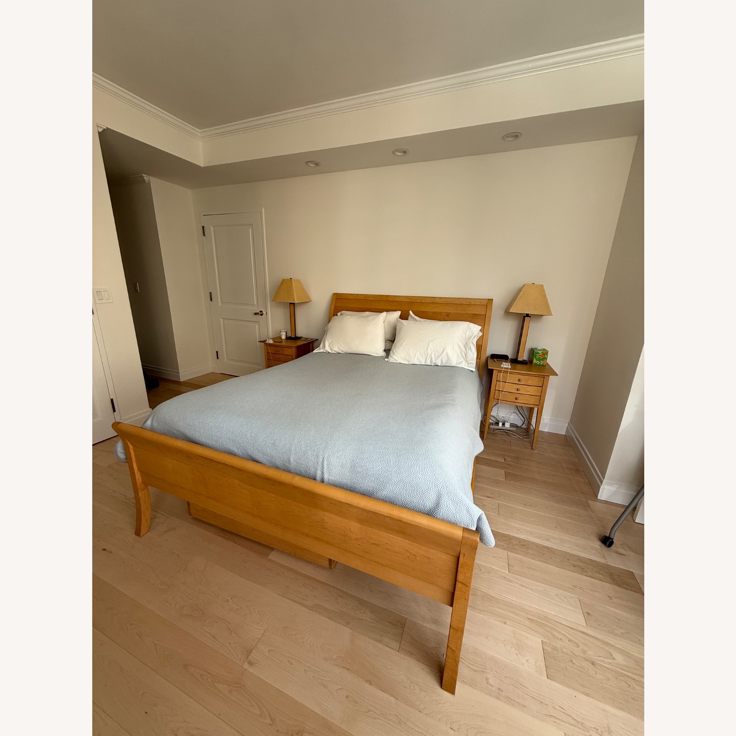 Pompanoosuc Mills Maple Wood Vernon Queen Bed - image-3