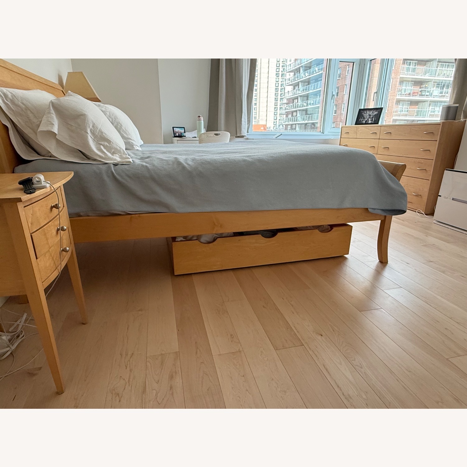 Pompanoosuc Mills Maple Wood Vernon Queen Bed - image-2