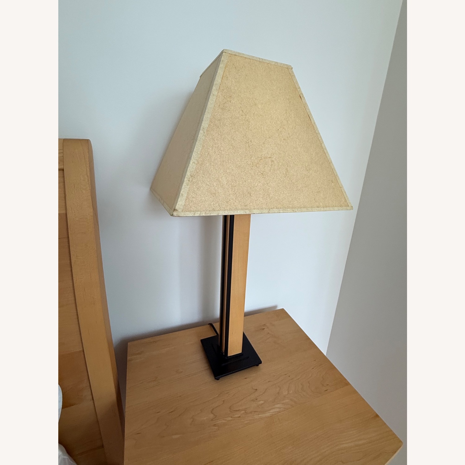 Set Pompanoosuc Mills Maple Wood Nightstands - image-4