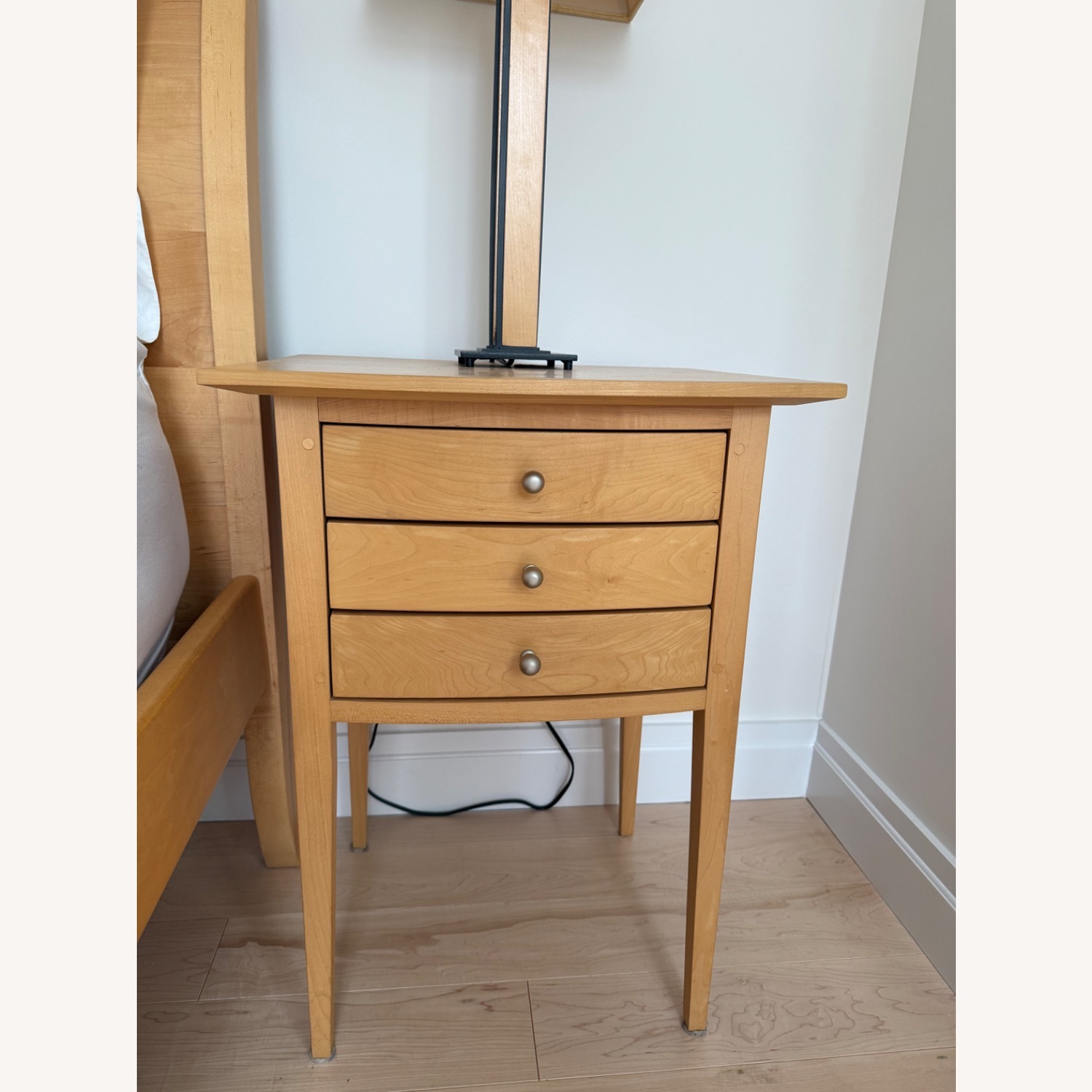 Set Pompanoosuc Mills Maple Wood Nightstands - image-2