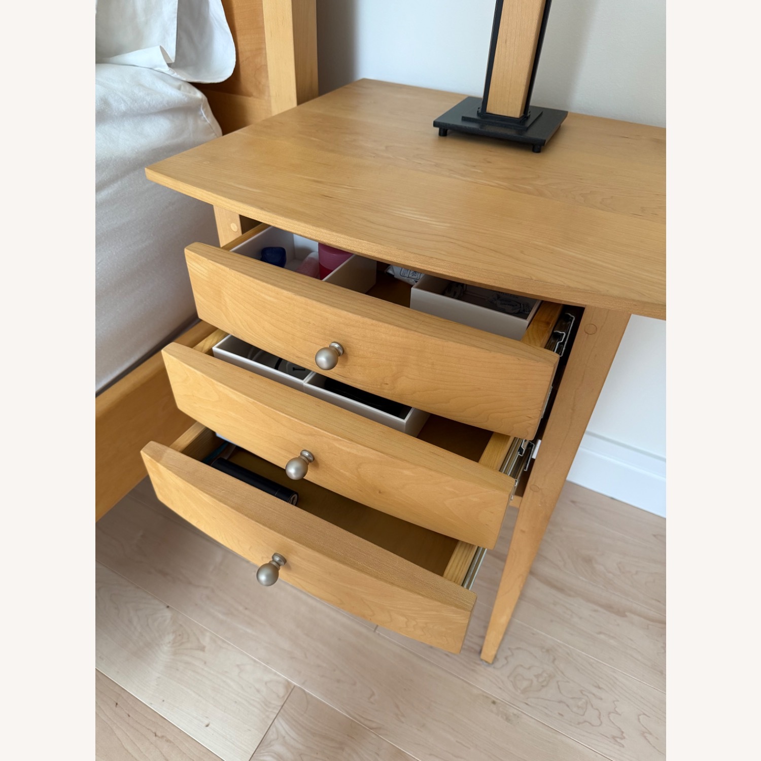 Set Pompanoosuc Mills Maple Wood Nightstands - image-3