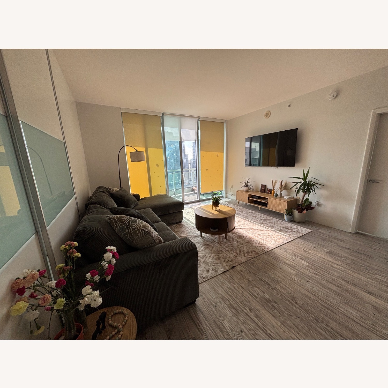 Rooms To Go Green Fabric Chaise Lounge - image-1