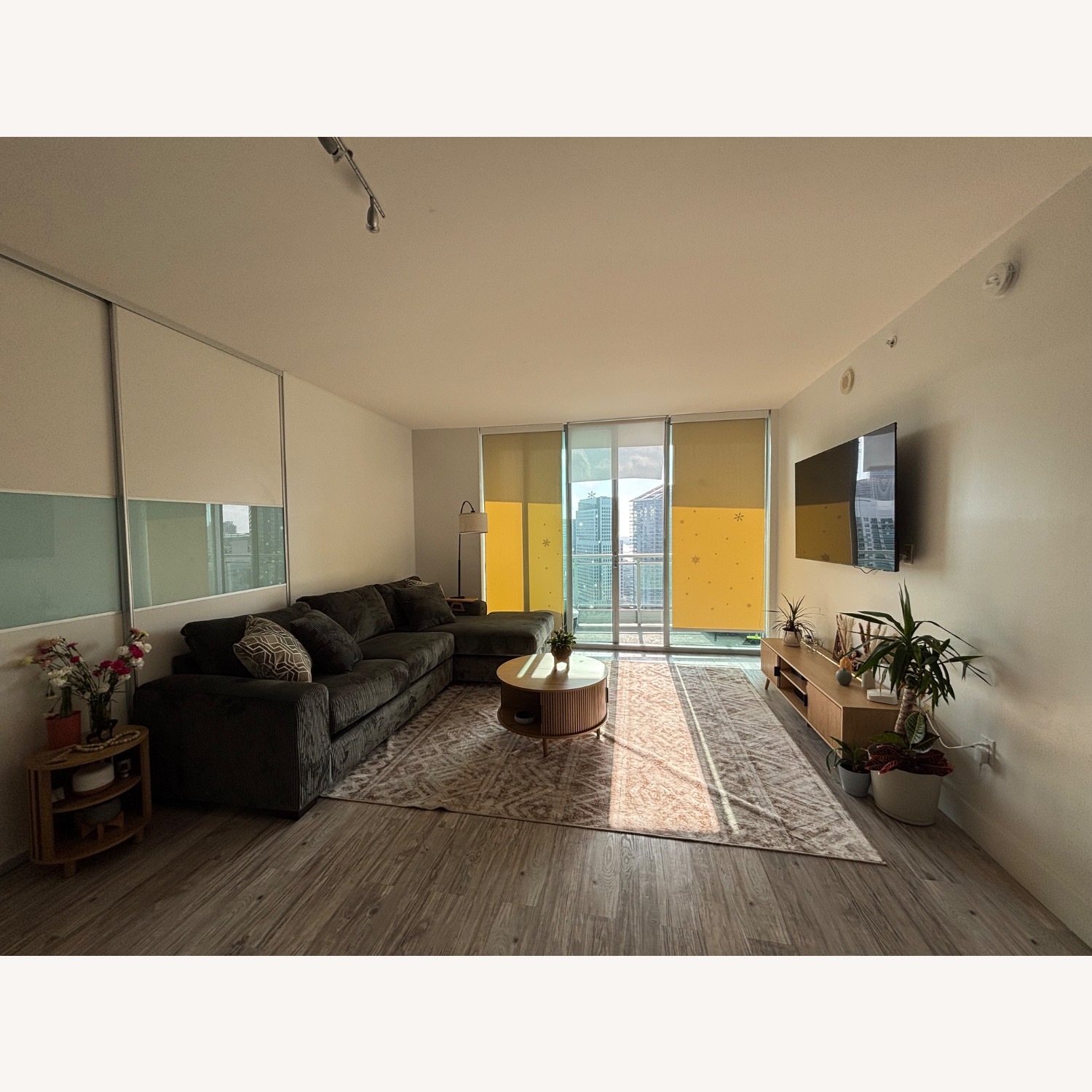 Rooms To Go Green Fabric Chaise Lounge - image-3