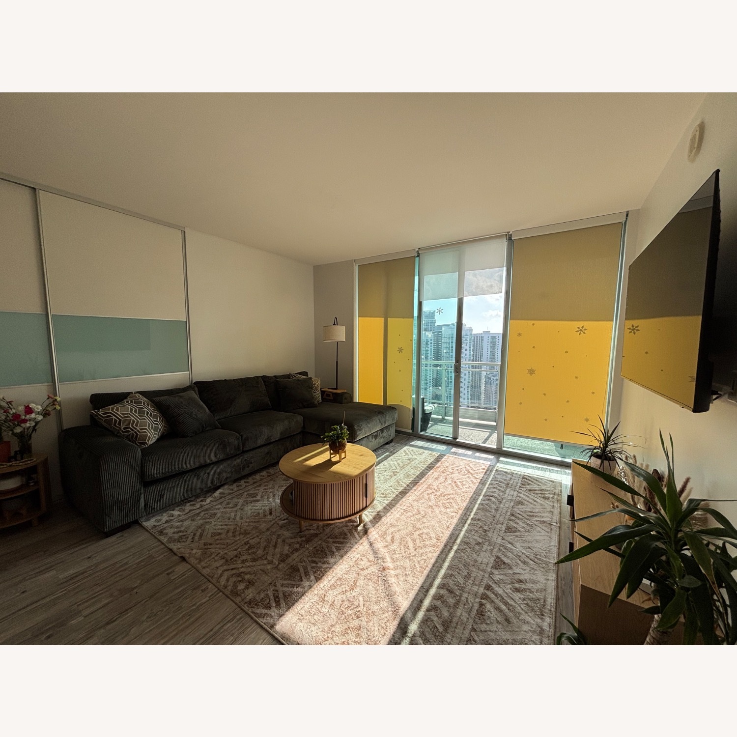 Rooms To Go Green Fabric Chaise Lounge - image-2