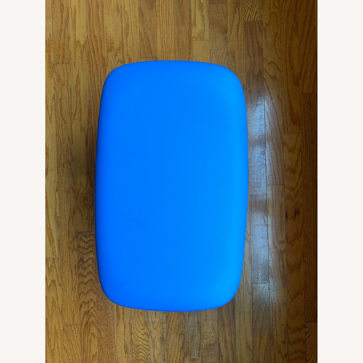 Artifort Leather Tulip Armchair and Ottoman  - image-7