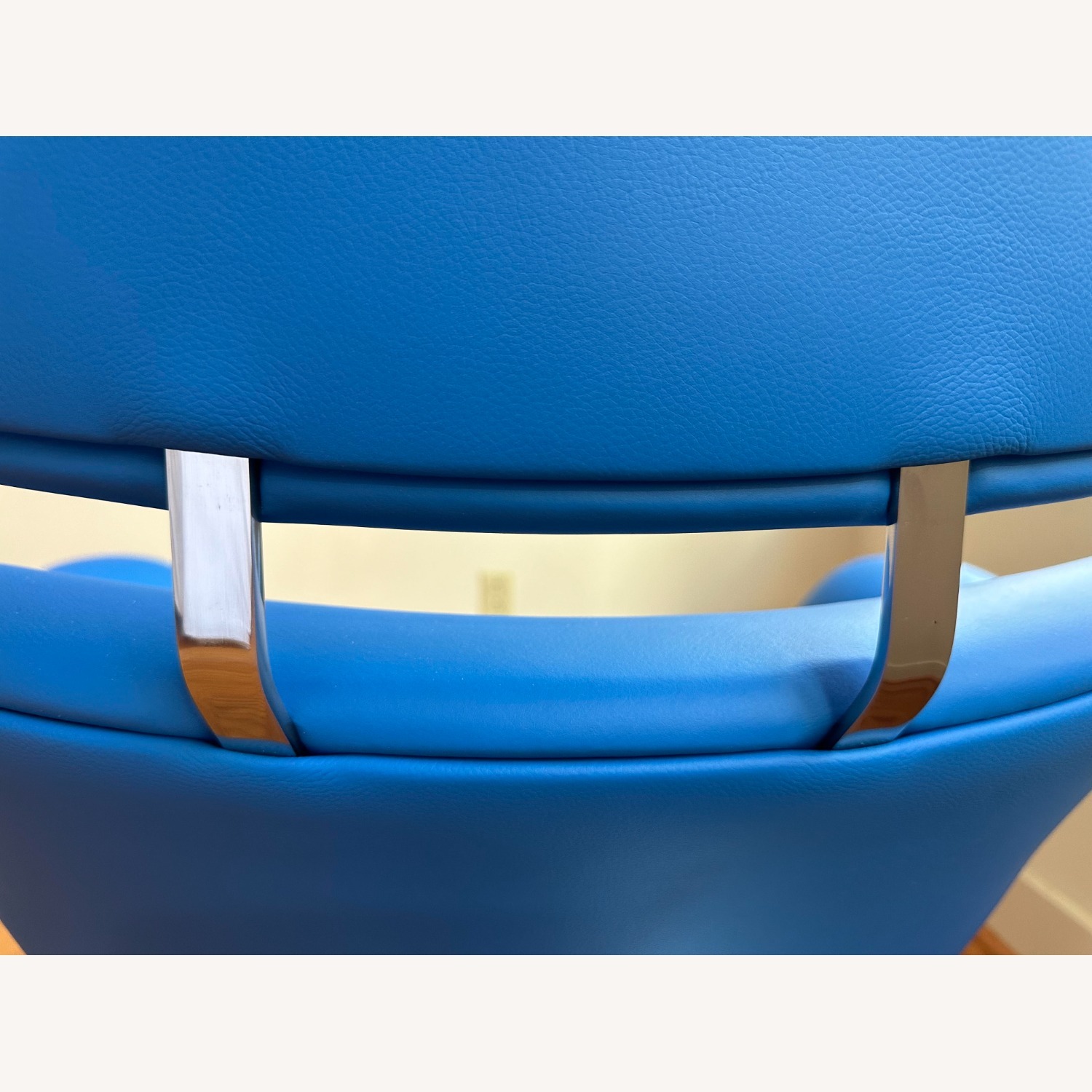 Artifort Leather Tulip Armchair and Ottoman  - image-4