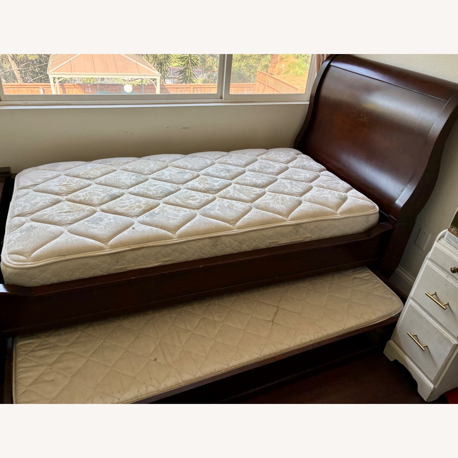 Pttery Barn Larkin Sleigh Bed With Trundle  - image-2