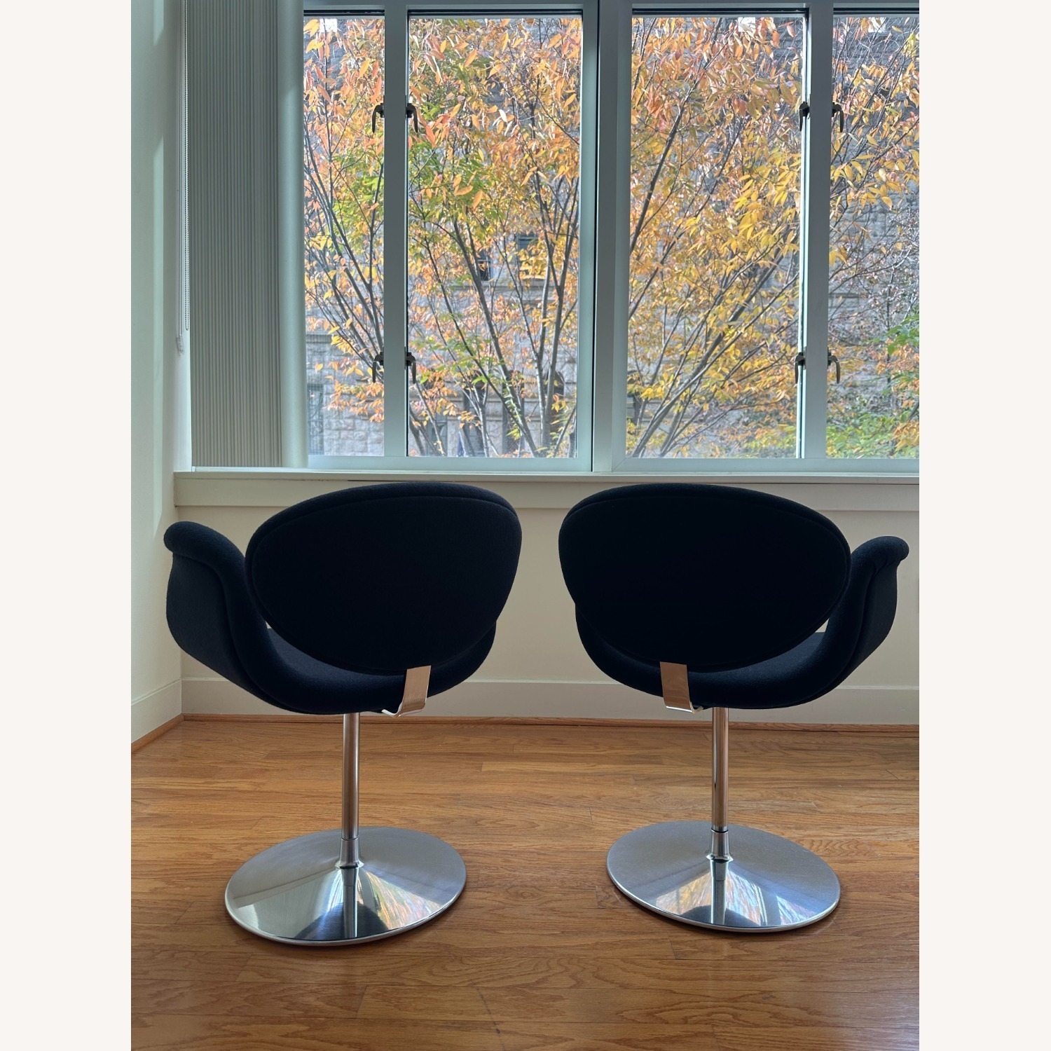 Pair of Artifort Pierre Paulin Little Tulip Chairs - image-9