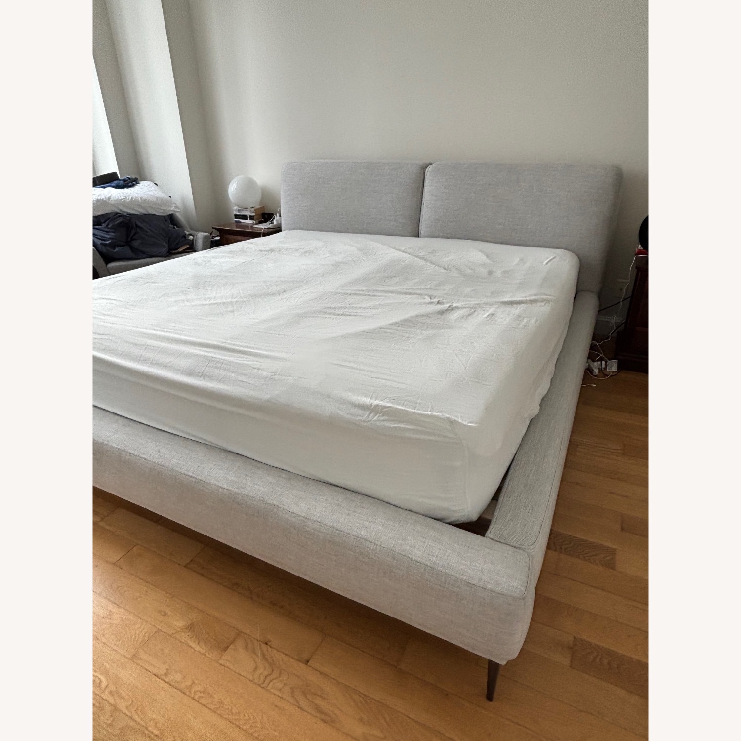 Article Abisko Mist Gray King Bed - image-2