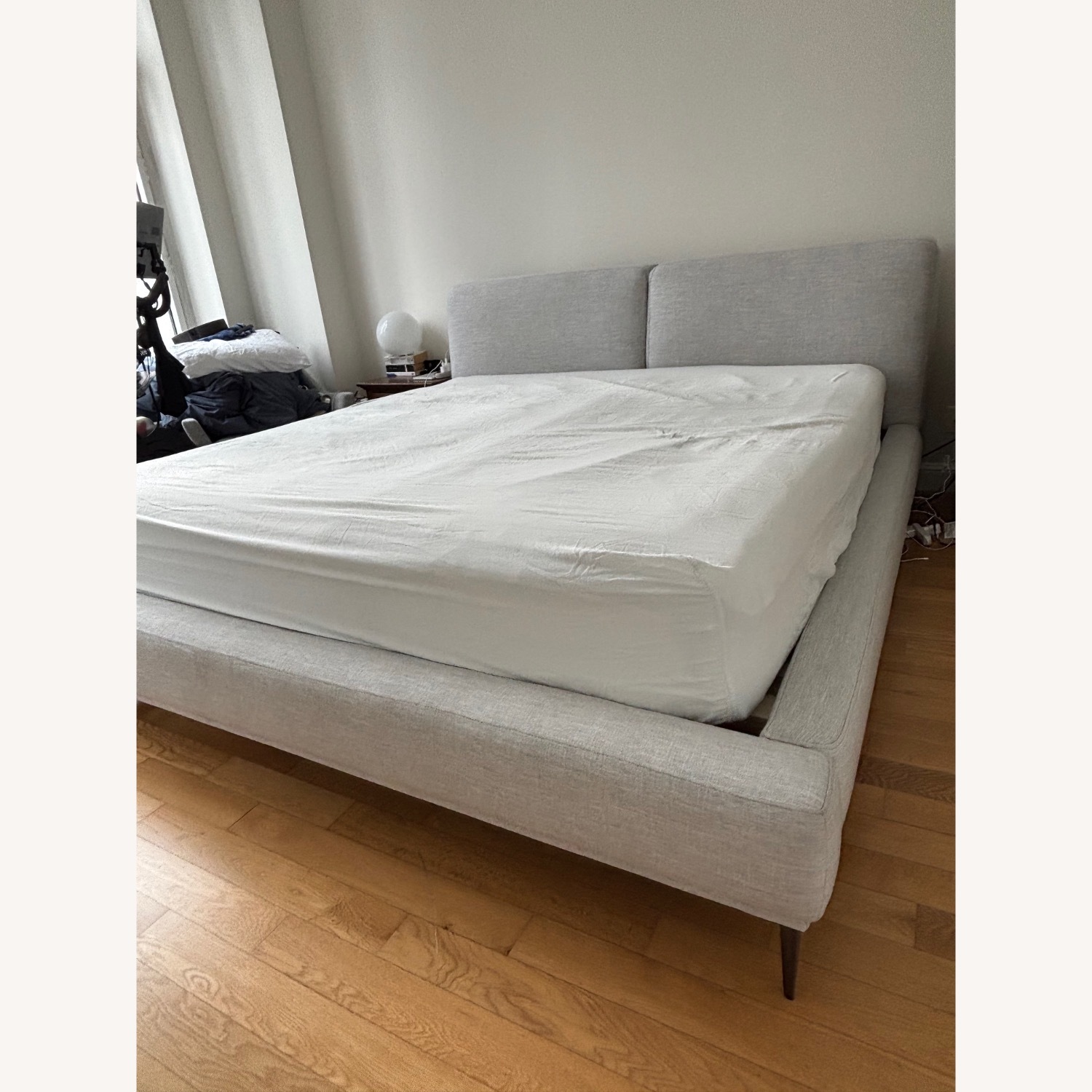 Article Abisko Mist Gray King Bed - image-3