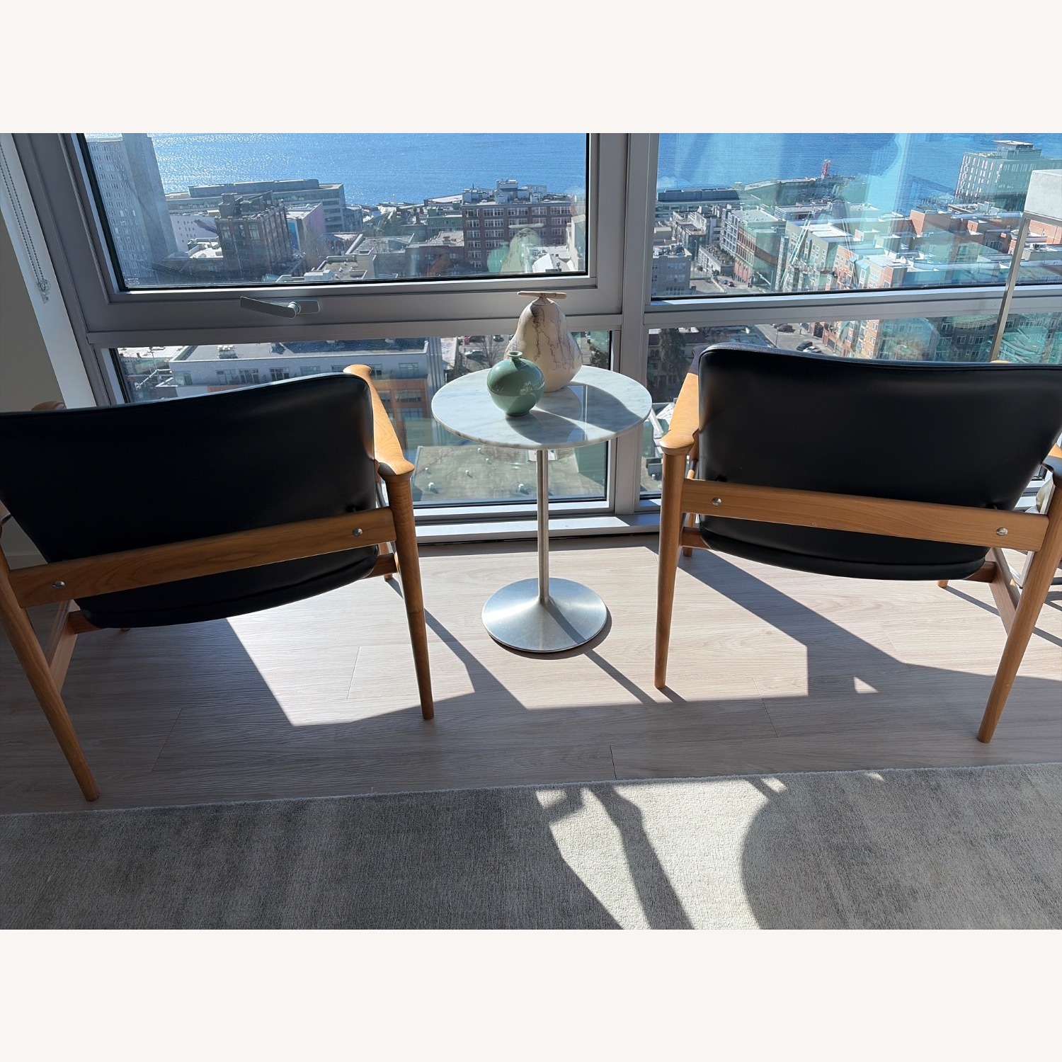 Saarinen & Eames Modell 711 Black Leather Armchairs - image-4