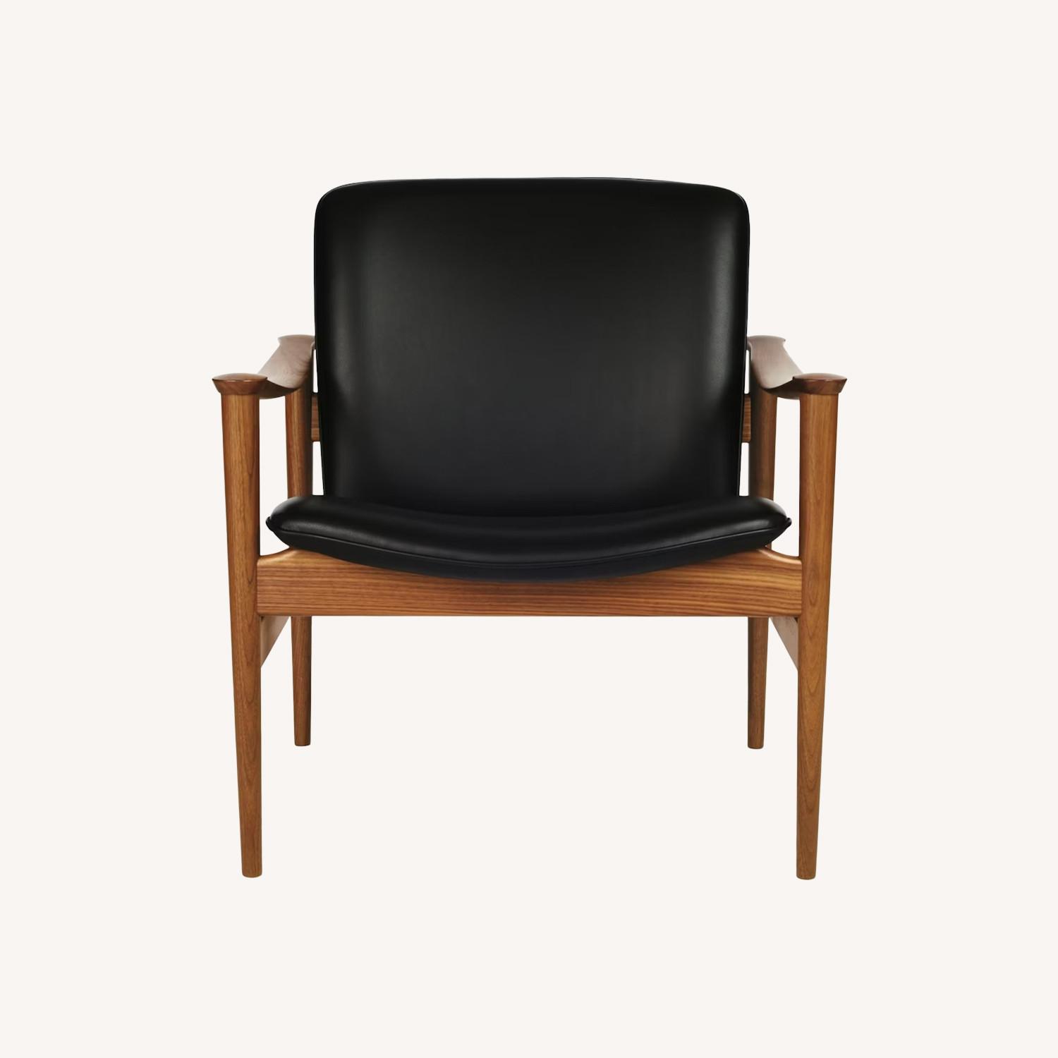 Saarinen & Eames Modell 711 Black Leather Armchairs - image-0