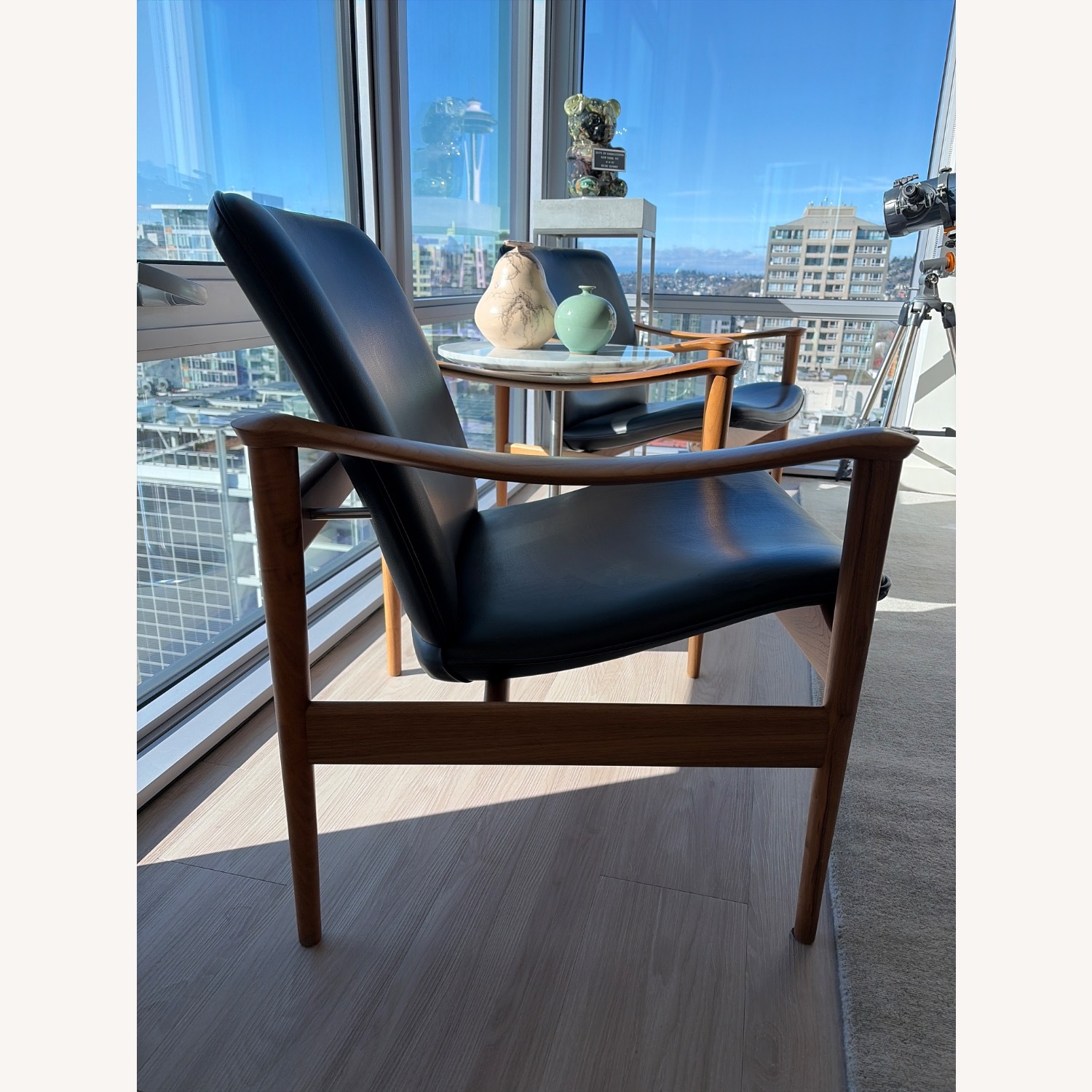 Saarinen & Eames Modell 711 Black Leather Armchairs - image-2