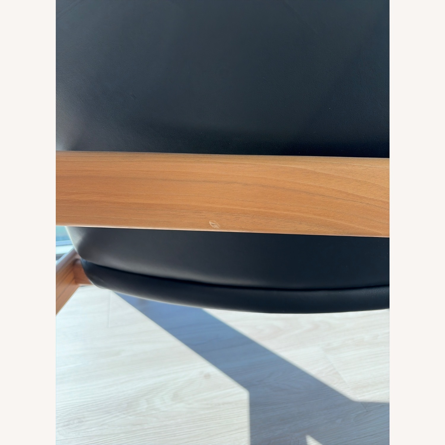 Saarinen & Eames Modell 711 Black Leather Armchairs - image-7