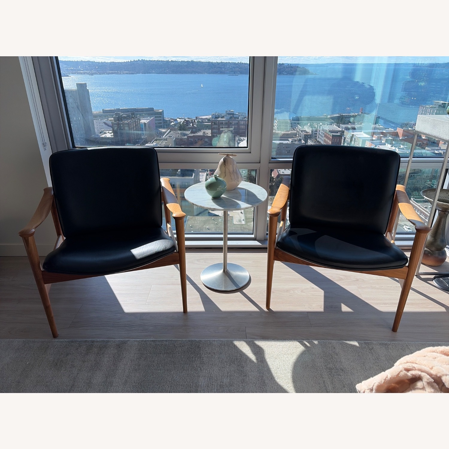 Saarinen & Eames Modell 711 Black Leather Armchairs - image-1