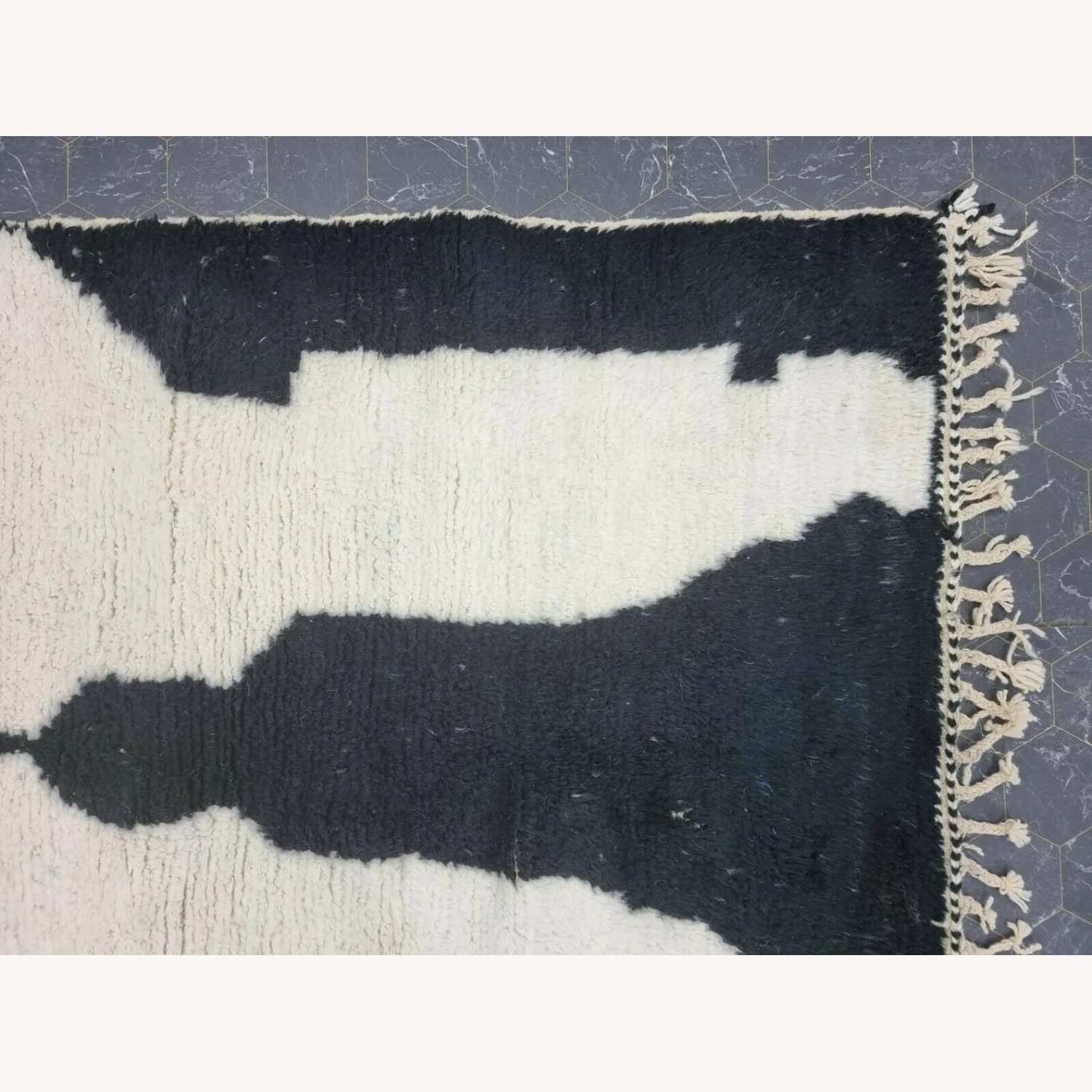 Black & White Geometric Wool Area Rug 5' x 7' - image-3