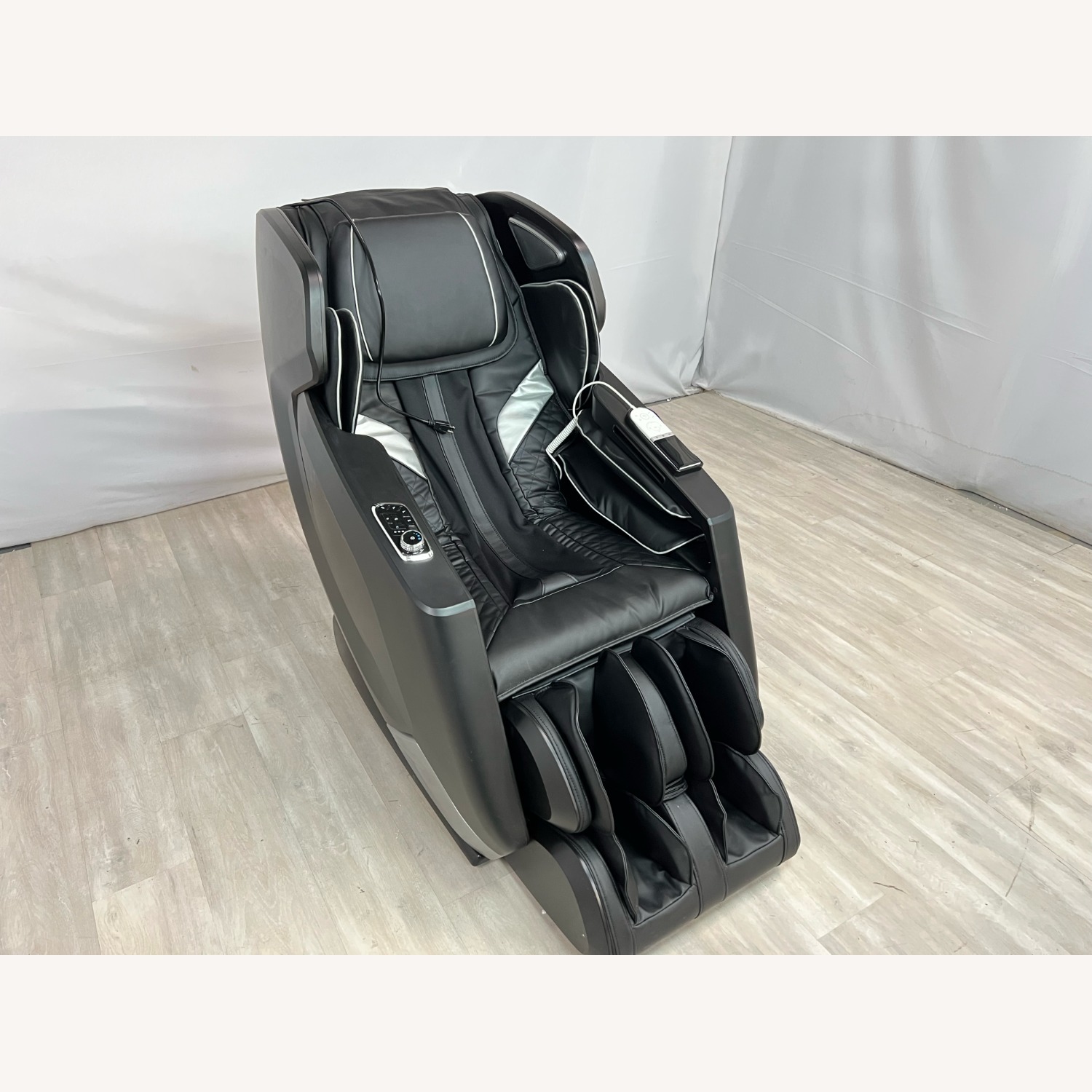 Inbox Zero Cello 2026  Massage Chair With Footrest - image-1