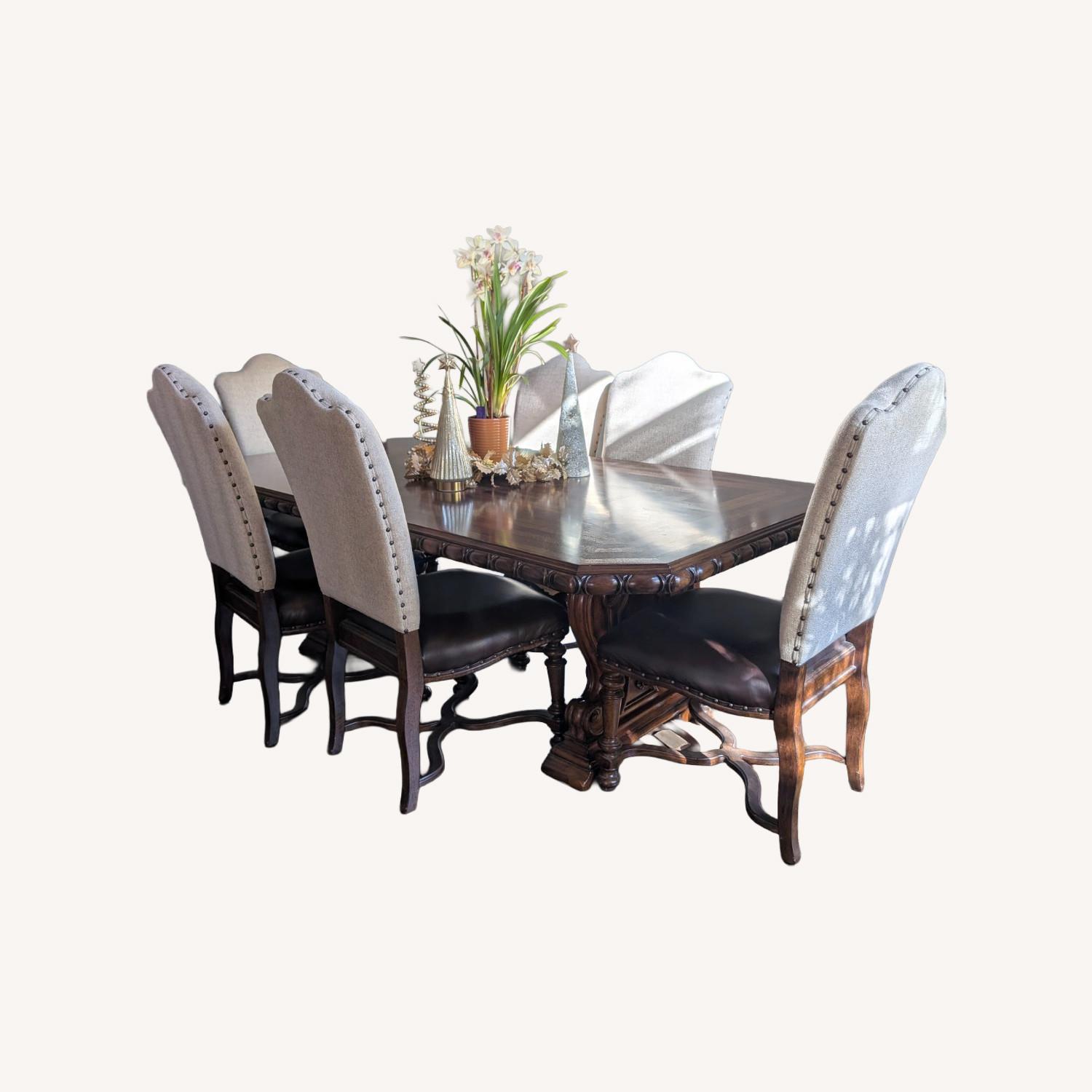 Universal Traditional Dining Table with 2 Extension Leaves - image-0