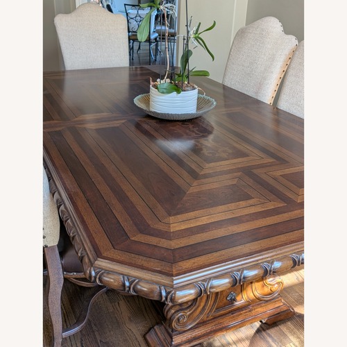 Used Universal Traditional Dining Table with 2 Extension Leaves for sale on AptDeco