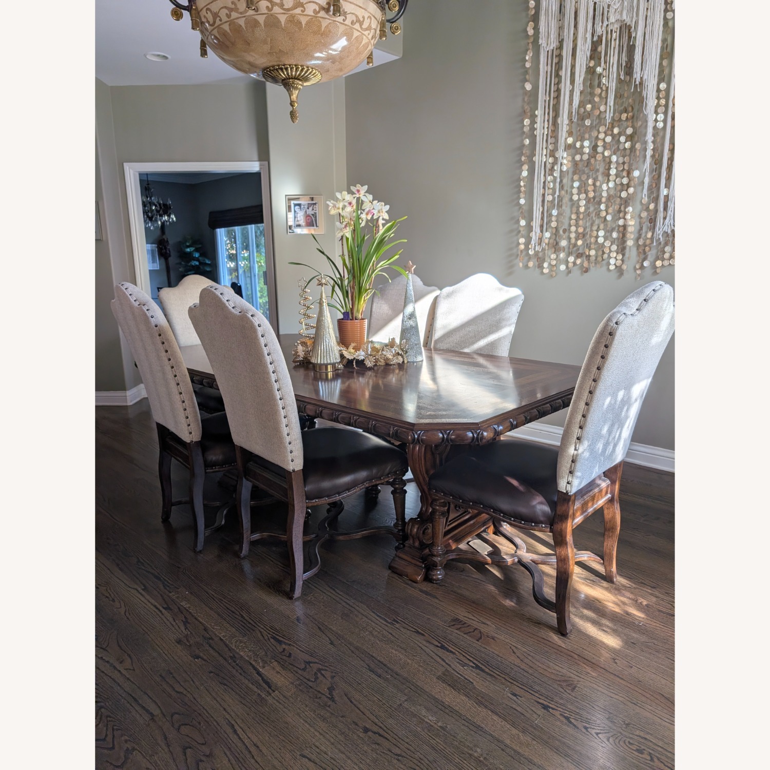 Universal Traditional Dining Table with 2 Extension Leaves - image-2