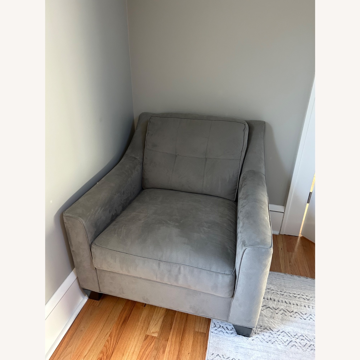 Rooms To Go Light Gray 2 Piece Sectional - image-3